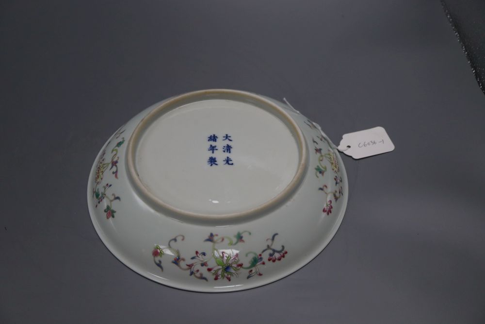 A Chinese famille rose dragon dish, diameter 25.5cm